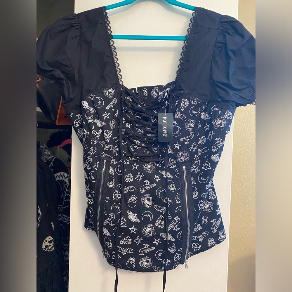 SUPER CUTE Goth Hot Topic Corset style top. Size 3. NEW W/TAGS